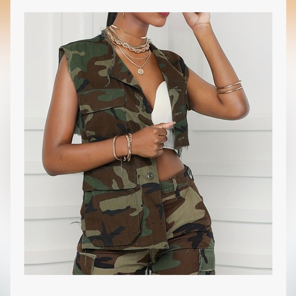 Sleeveless Camo Utility Vest - Women's Green Camouflage